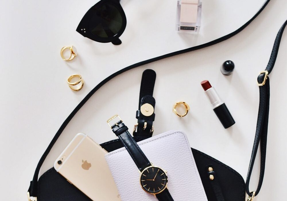 8 Essential Things to Always Keep in Your Handbag